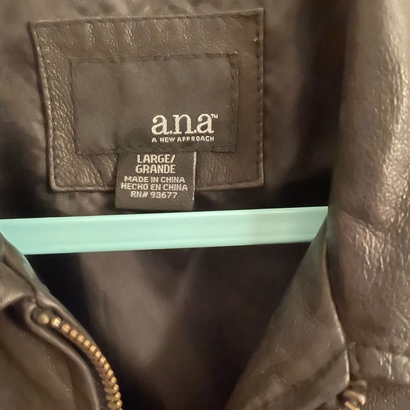 A.N.A Women’s Biker Leather Jacket size L In EUC - Picture 2 of 6